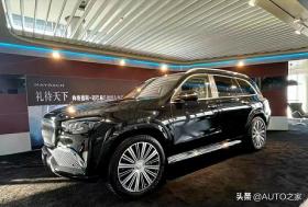 实拍奔驰最强七座SUV：迈巴赫版GLS，空气悬挂+八缸+四驱 