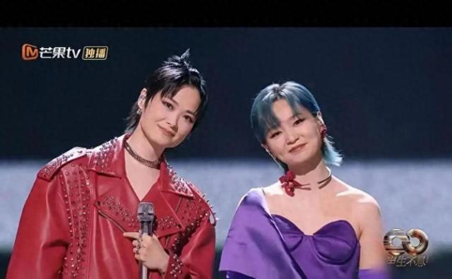 《超女》20年后再度合唱，李宇春周笔畅泪洒舞台，网友：我也哭了